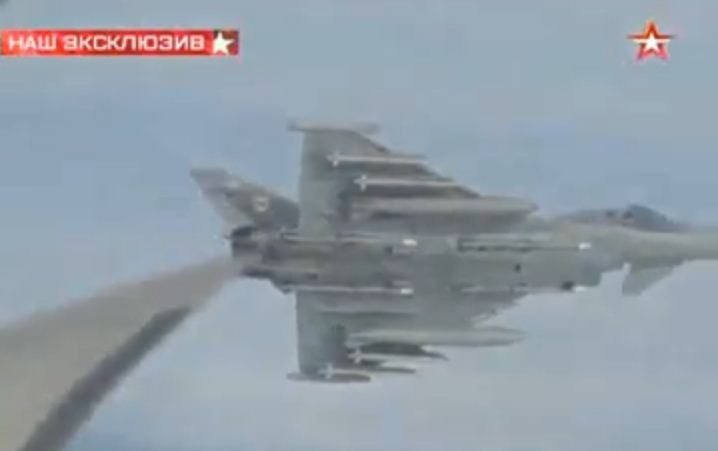 Погледајте блиски сусрет руског бомбардера и НАТО ловаца